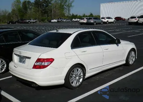 2009 Mercedes-Benz C300 из США, поврежденный, VIN WDDGF54XX9R050565